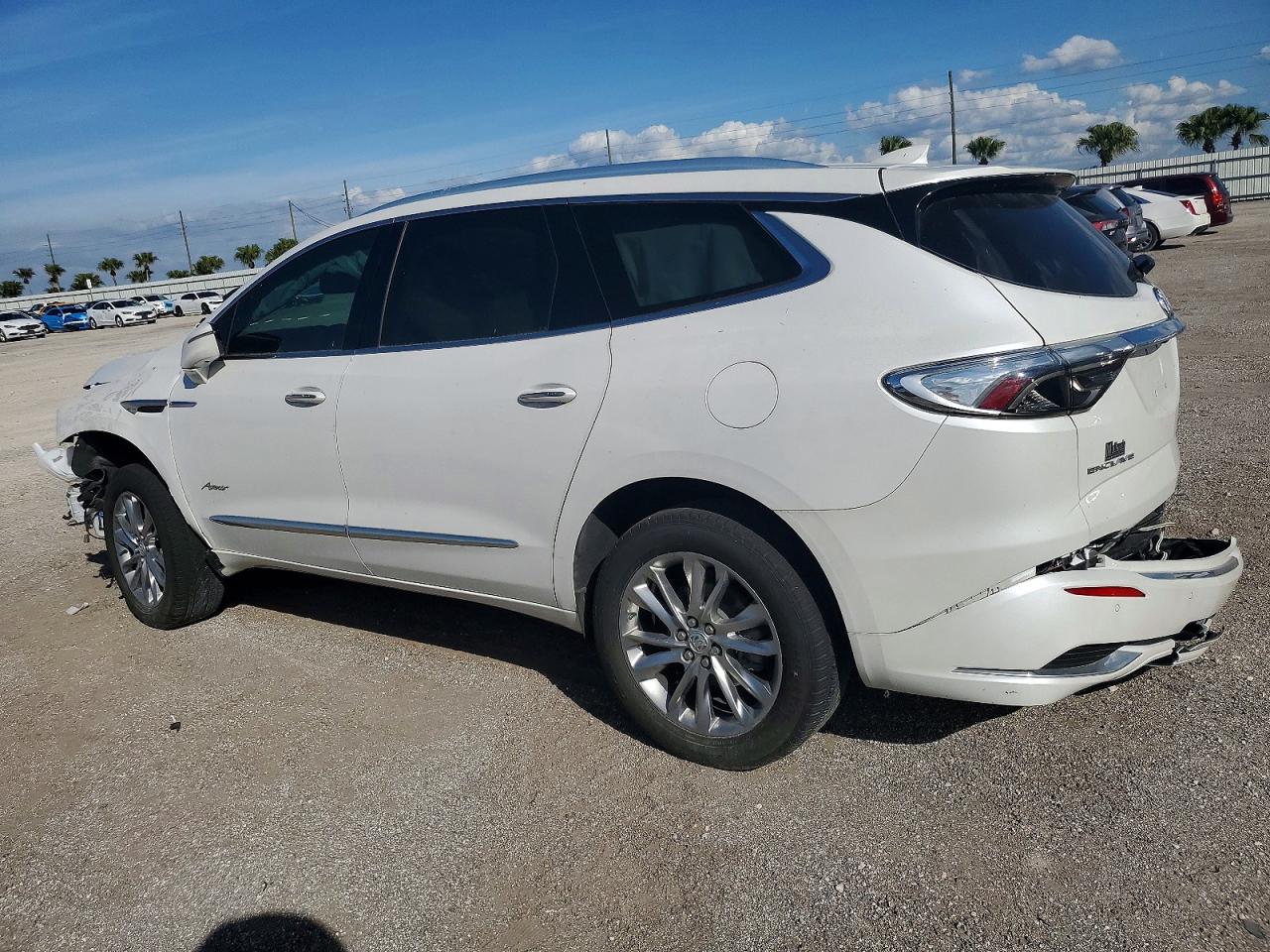 2023 Buick Enclave VIN 5GAERDKW3PJ135127 photo 2