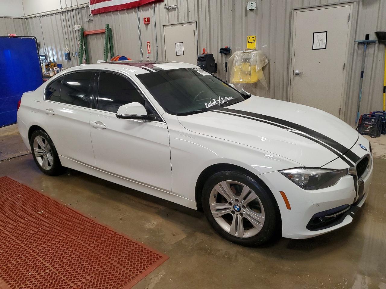 2017 BMW 3 series VIN WBA8D9C37HA005085 photo 4