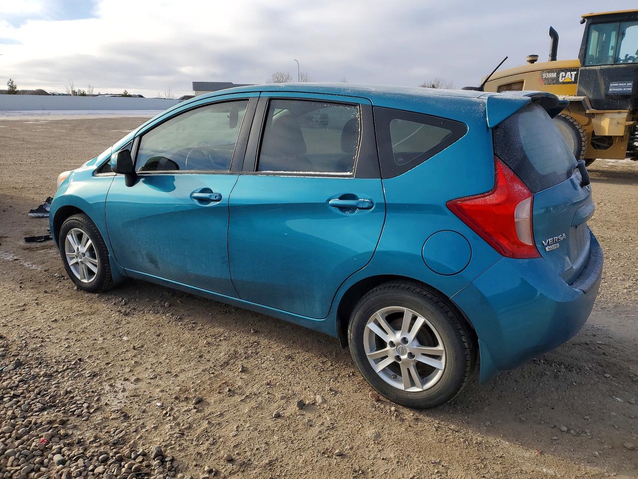2014 Nissan Versa VIN 3N1CE2CP2EL435456 photo 2