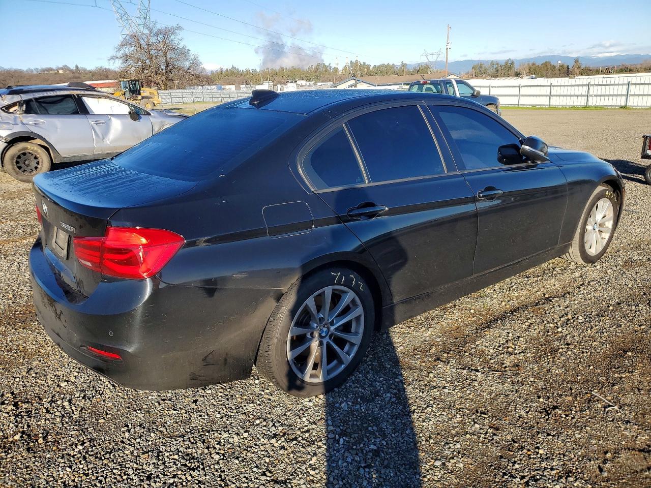 2017 BMW 3 series VIN WBA8A9C31HK864806 photo 3
