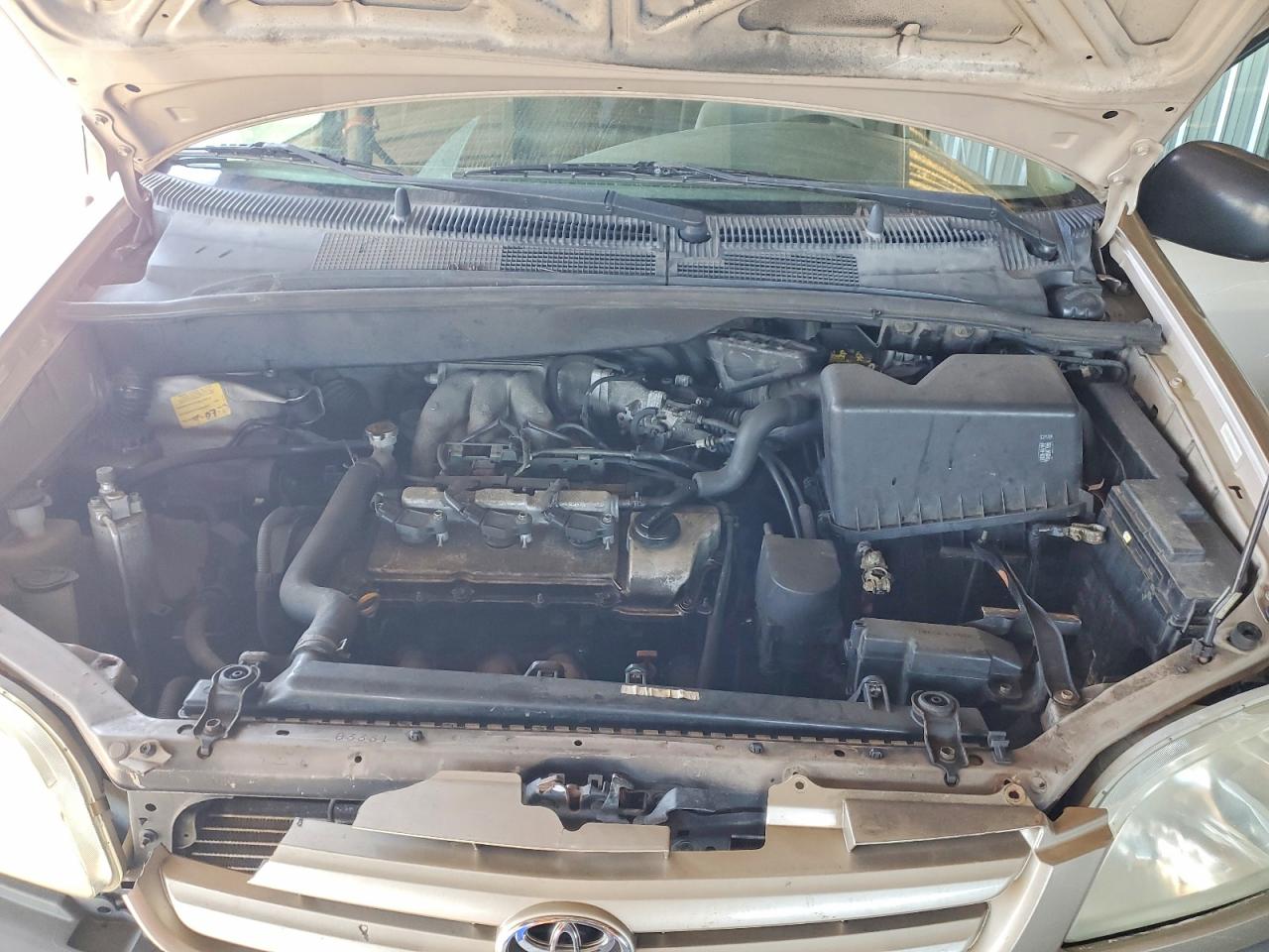 2003 Toyota All models VIN 4T3ZF13C83U543128 photo 12