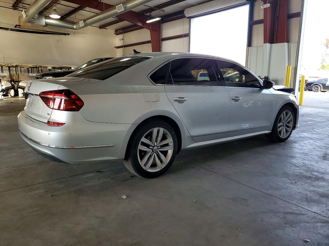 2017 Volkswagen Passat VIN 1VWGT7A3XHC063136 photo 3