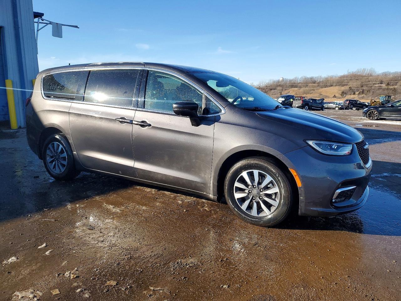2022 Chrysler Pacifica VIN 2C4RC1L7XNR122732 photo 4