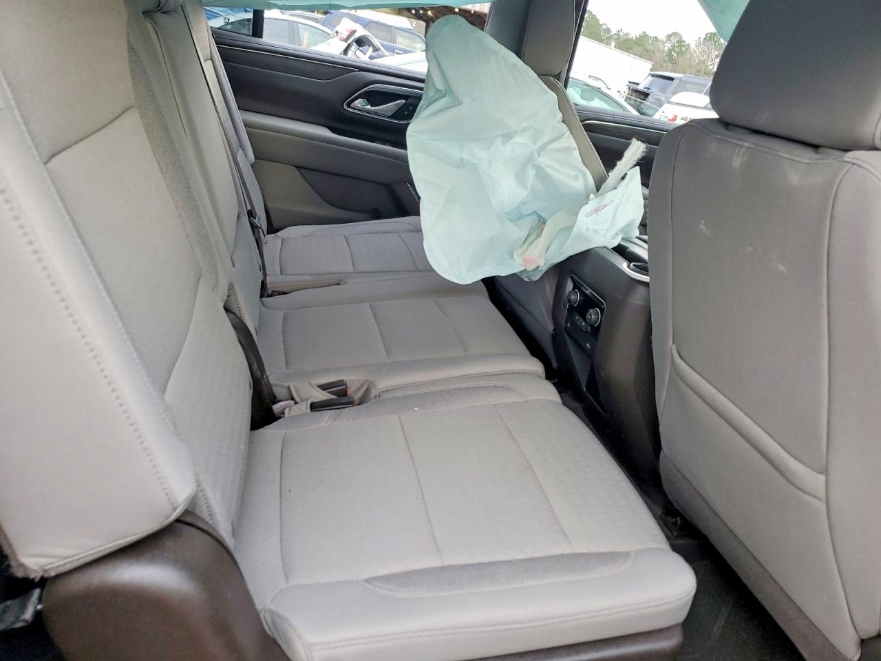 2022 Chevrolet Tahoe VIN 1GNSCMKD1NR121007 photo 10