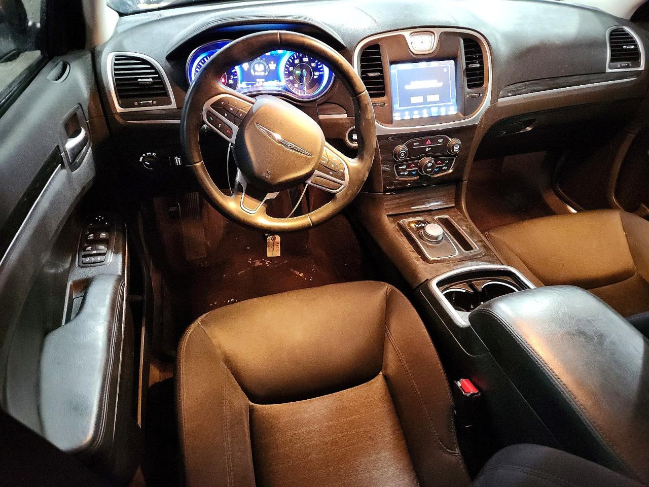 2018 Chrysler 300 VIN 2C3CCAAG0JH320989 photo 8