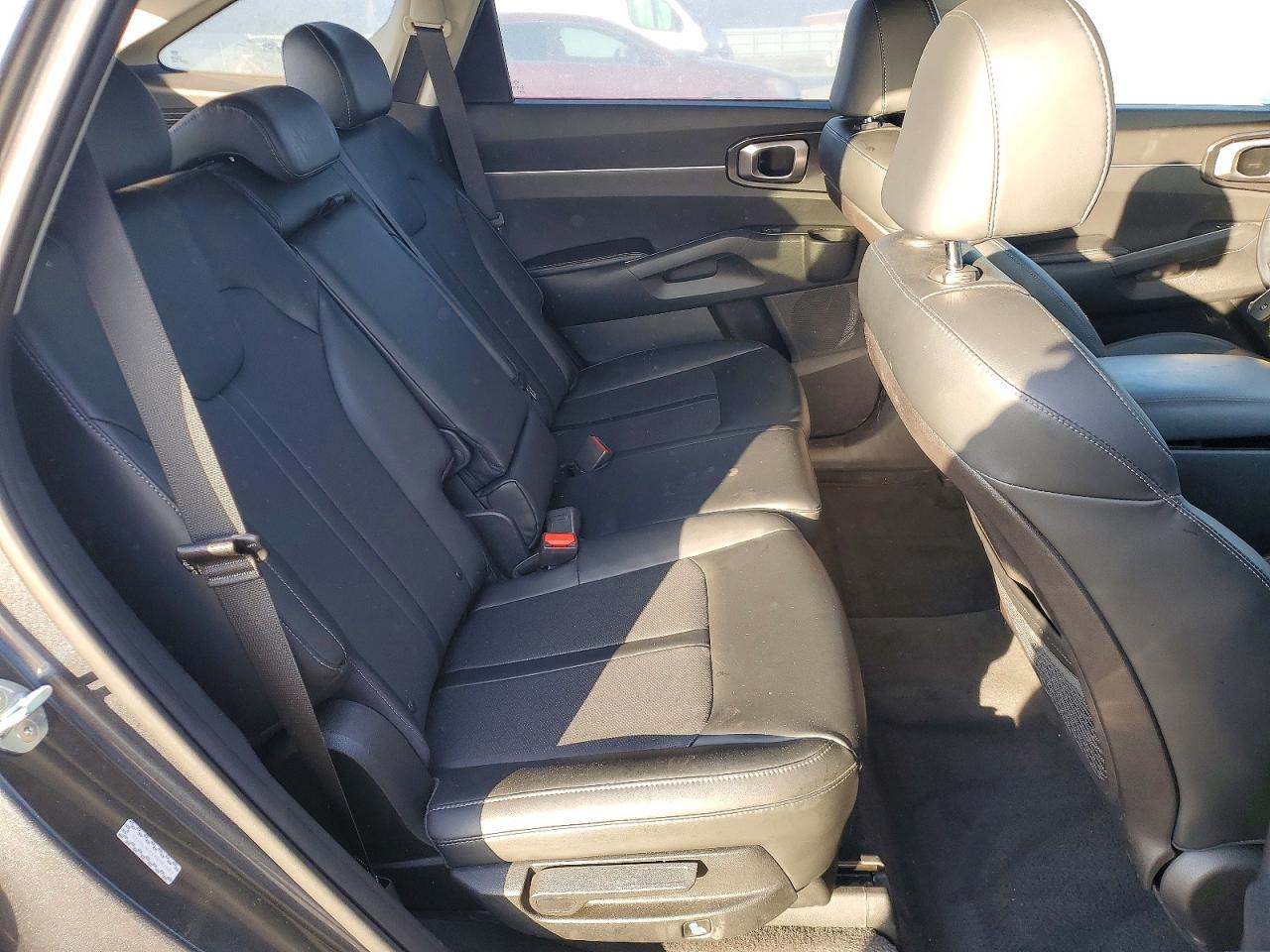 2021 Kia Sorento VIN 5XYRL4LC1MG041653 photo 11