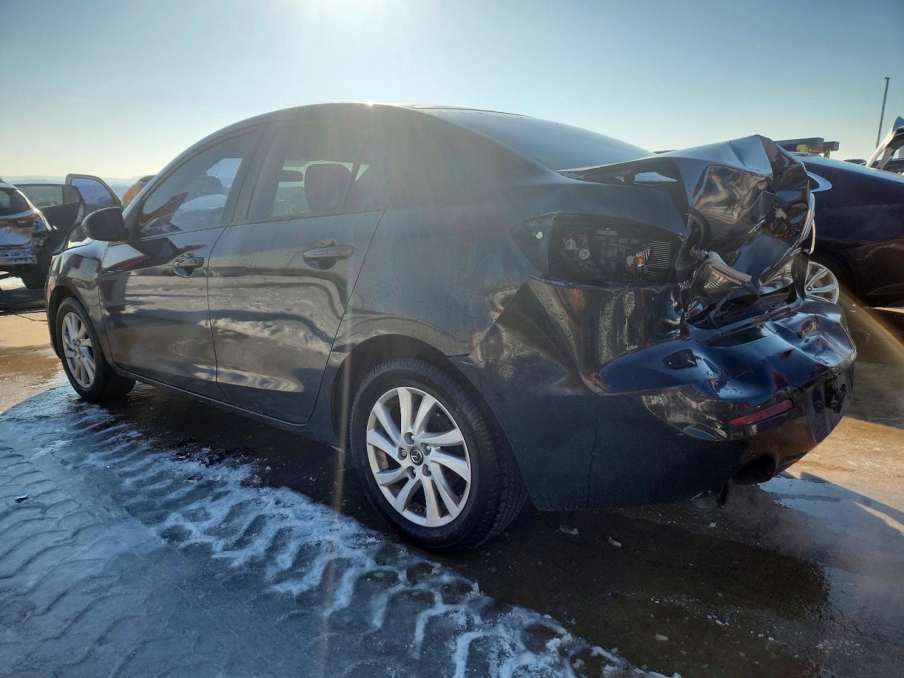 2013 Mazda 3 VIN JM1BL1V75D1708045 photo 2