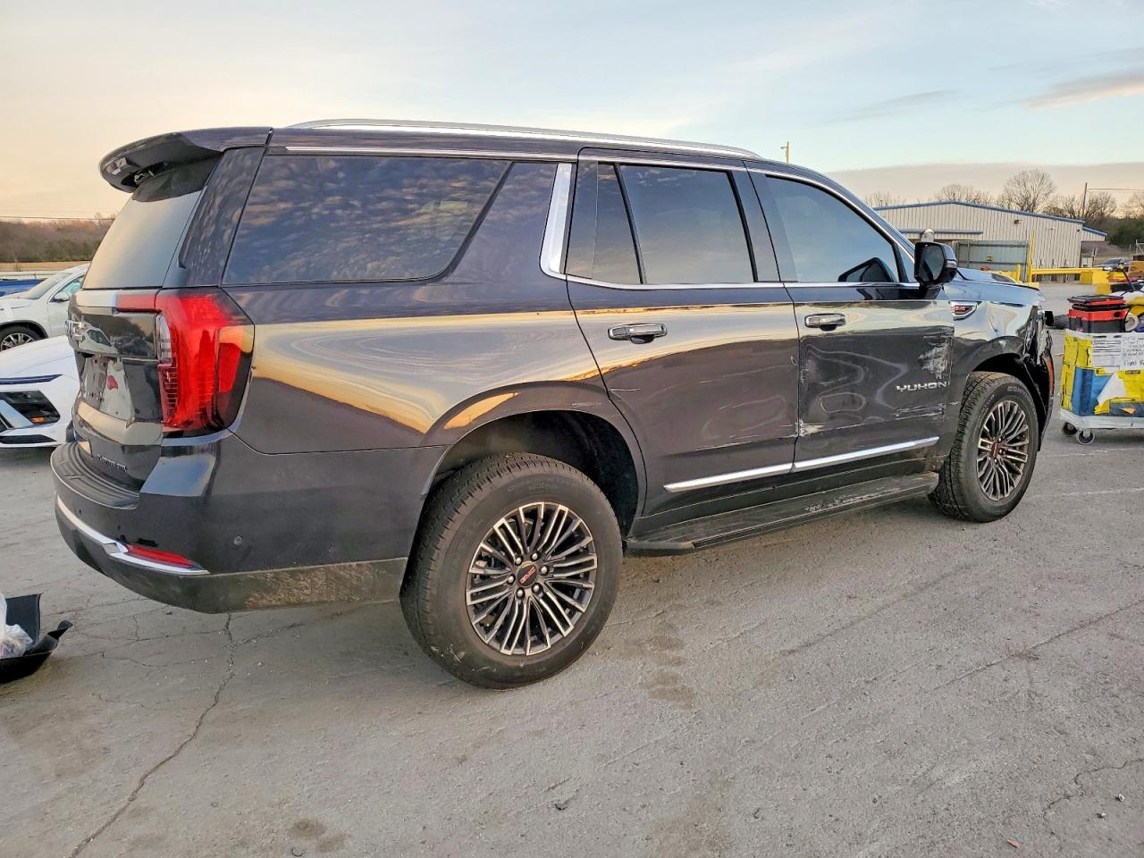 2025 GMC Yukon elev VIN 1GKS2BRD7SR284086 photo 3