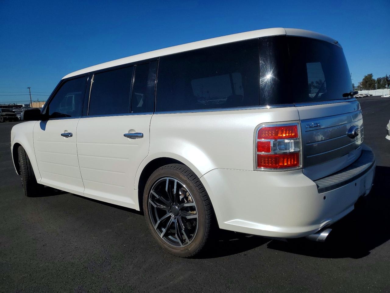 2011 Ford Flex VIN 2FMHK6DT4BBD14591 photo 2