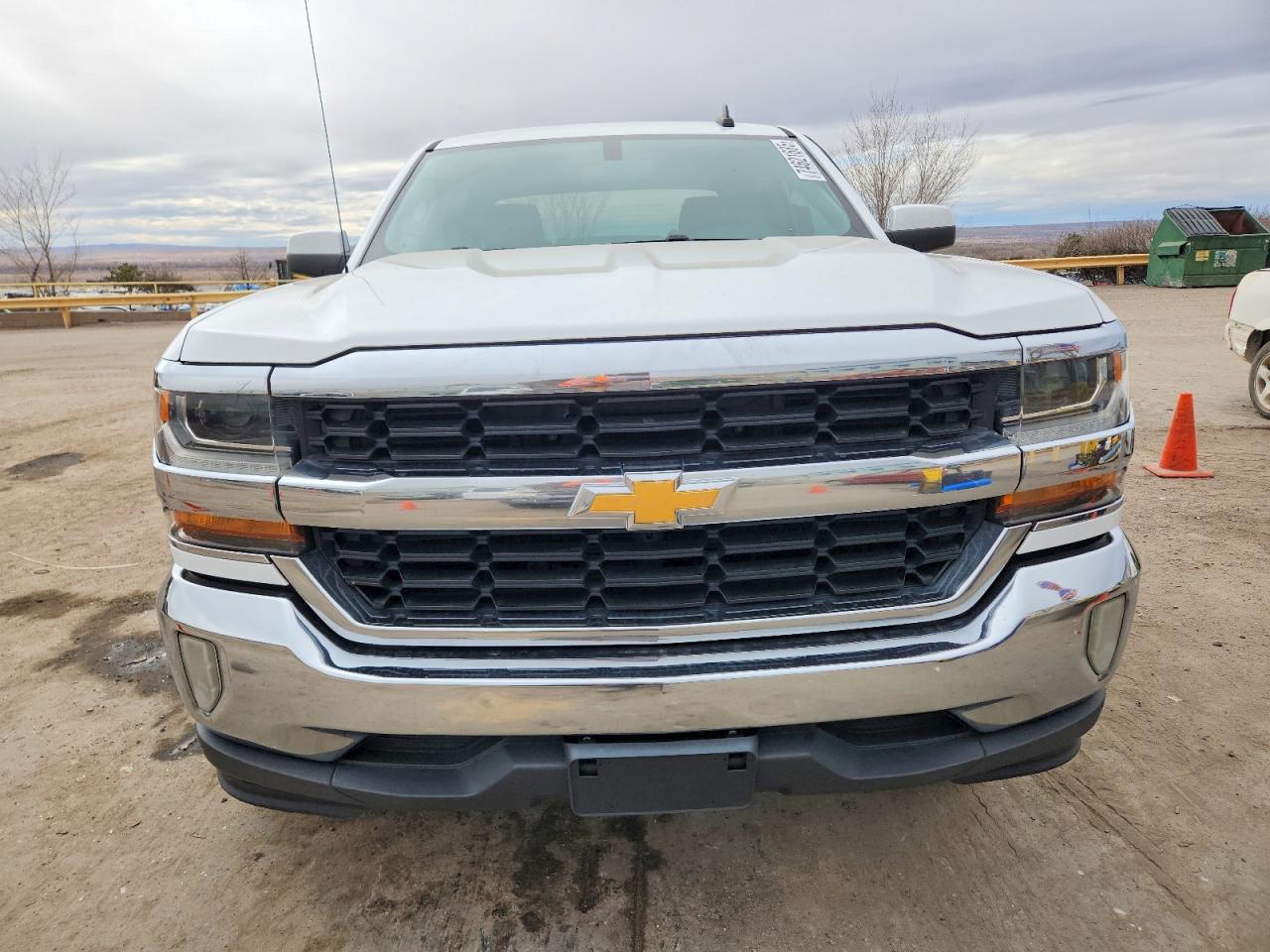 2017 Chevrolet All models VIN 3GCPCREC3HG358990 photo 5