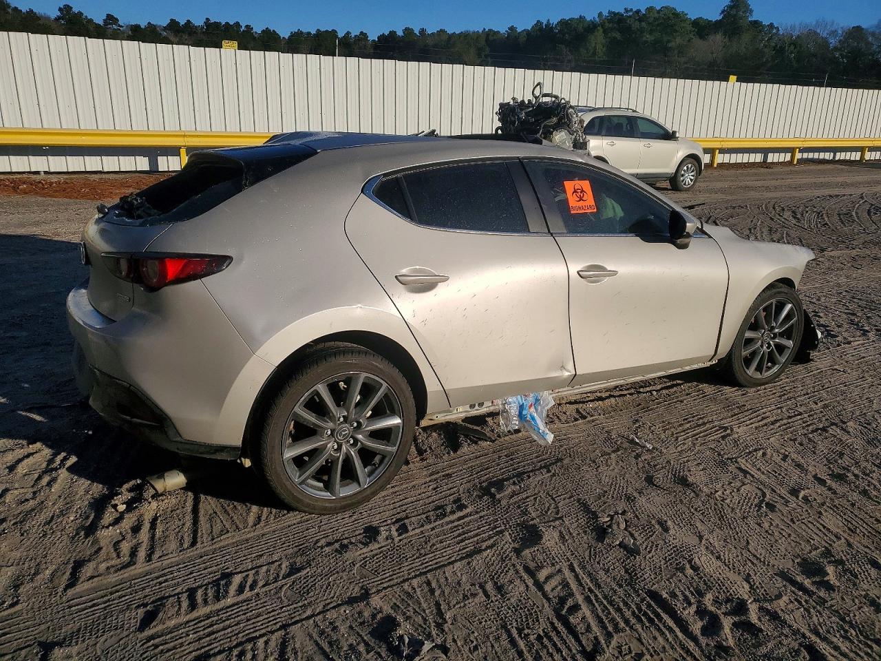 2023 Mazda 3 VIN JM1BPALM8P1610516 photo 3