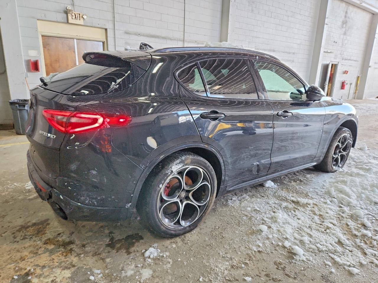 2023 Alfa Stelvio VIN ZASPAKBN9P7D51045 photo 3