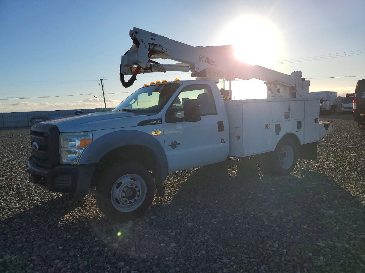 2011 Ford F550 VIN 1FDUF5HT7BEC17543 photo 1