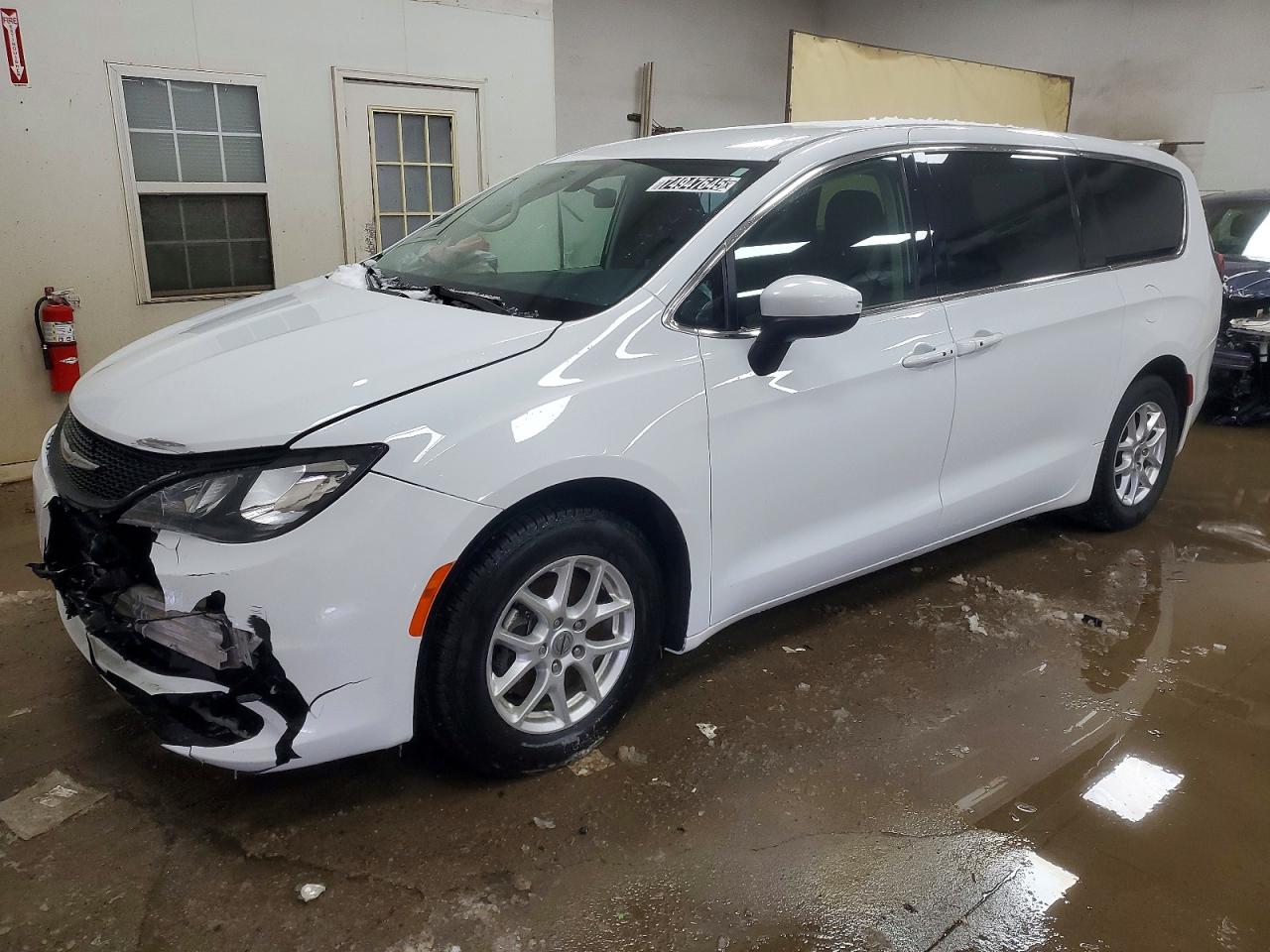 2022 Chrysler Minivan VIN 2C4RC1CG3NR103424 photo 1