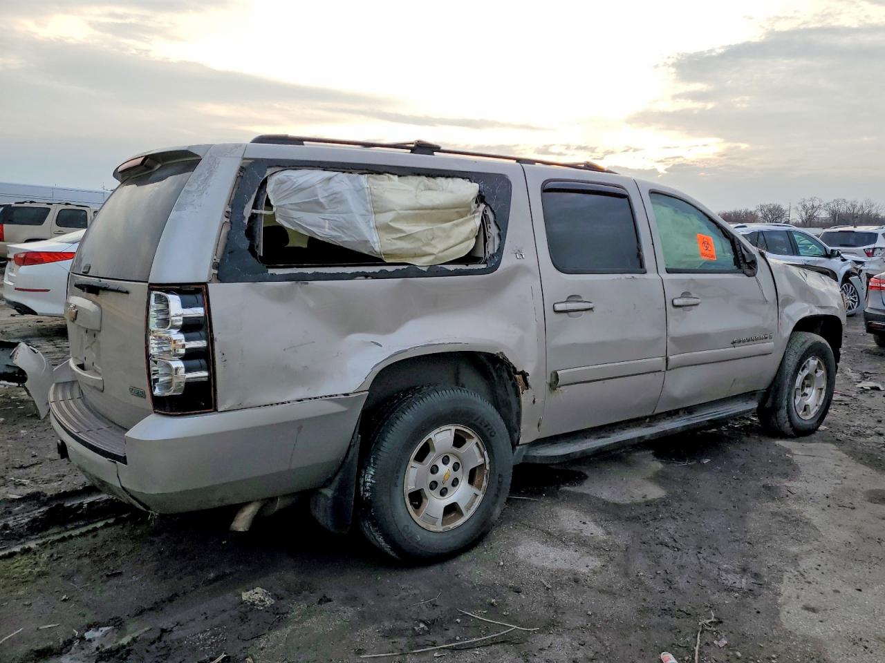 2009 CHEV Suburban VIN 1GNFK26319R227621 photo 3
