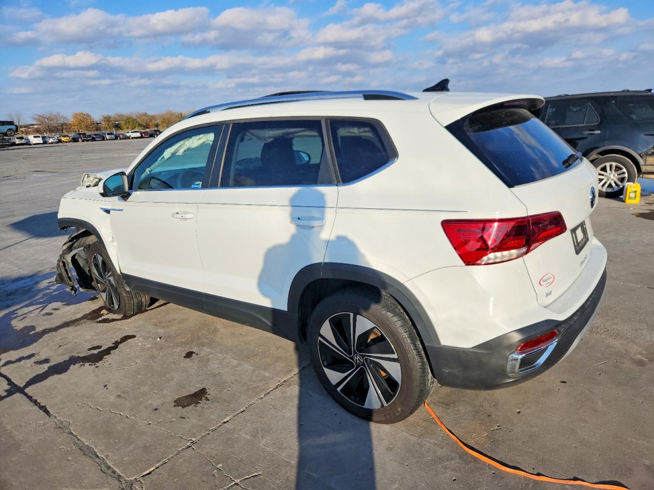 2023 Volkswagen Taos se VIN 3VVVX7B24PM363547 photo 2