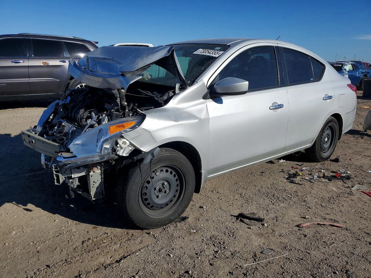2018 Niss Versa VIN 3N1CN7AP3JL818770 photo 1