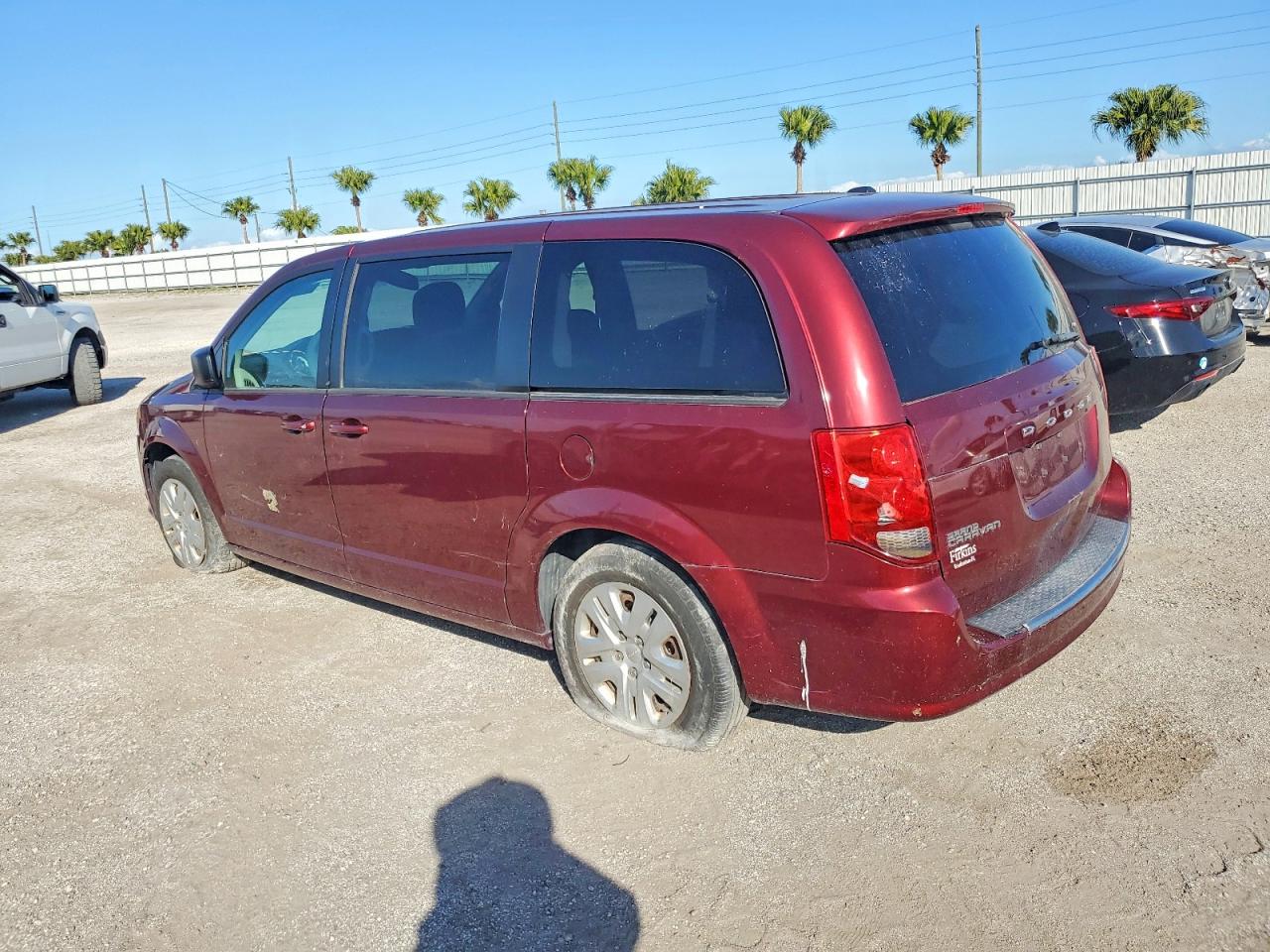 2018 Dodge Caravan VIN 2C4RDGBG4JR273108 photo 2