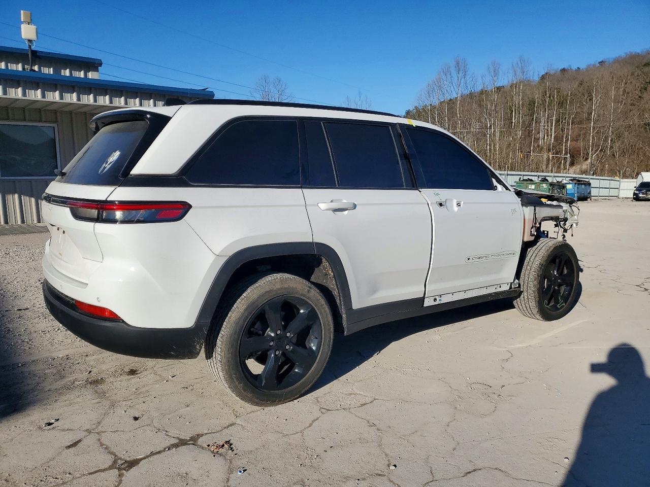 2023 JEEP Cherokee VIN 1C4RJHAG6PC554831 photo 3