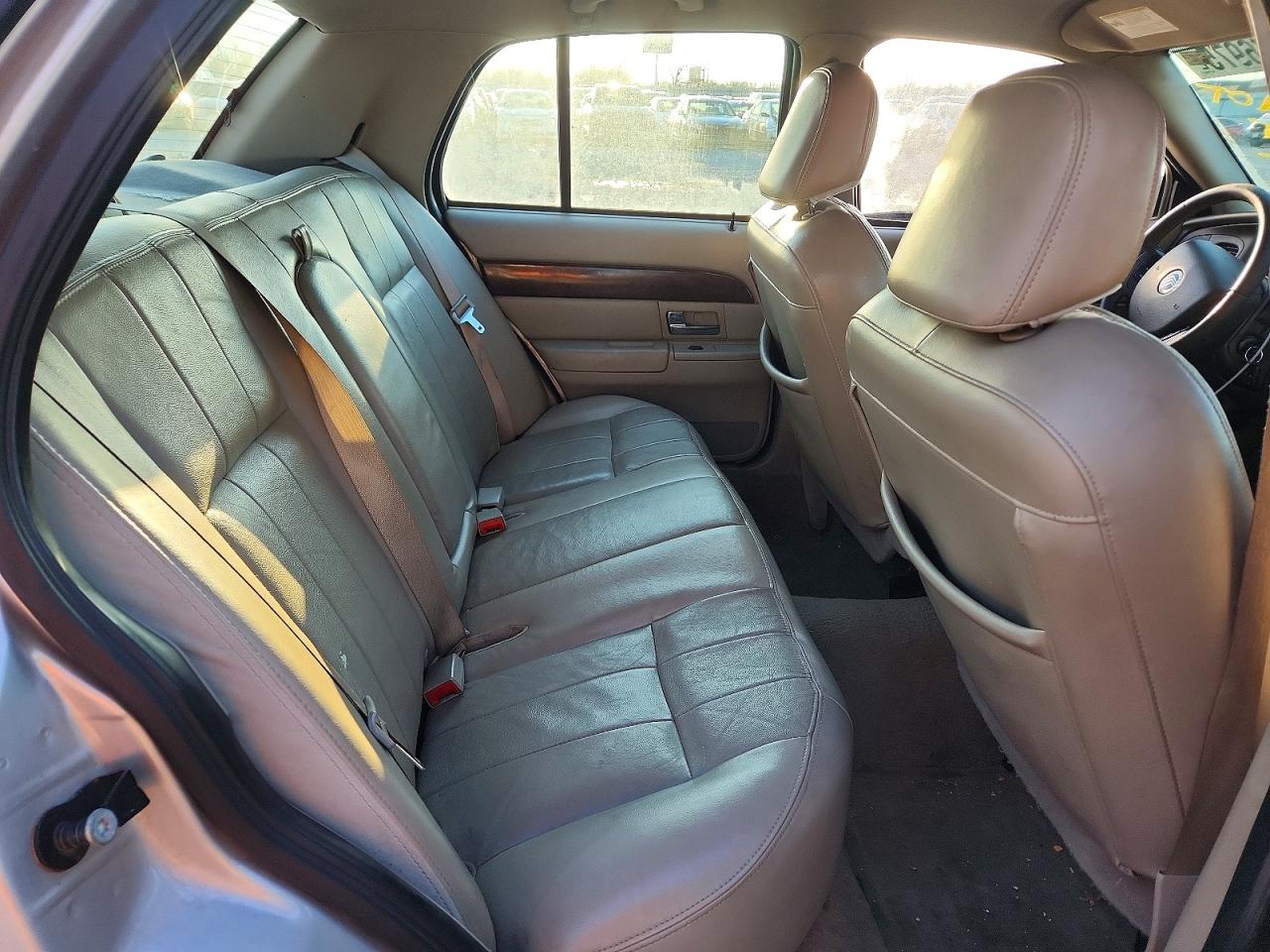 2008 Mercury Grmarquis VIN 2MEFM75VX8X651739 photo 10