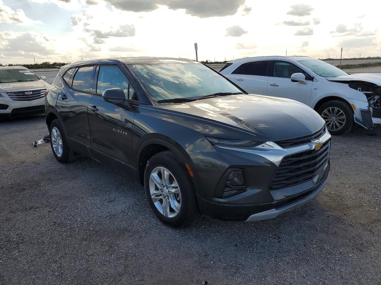 2019 Chevrolet Blazer VIN 3GNKBBRA2KS685499 photo 4