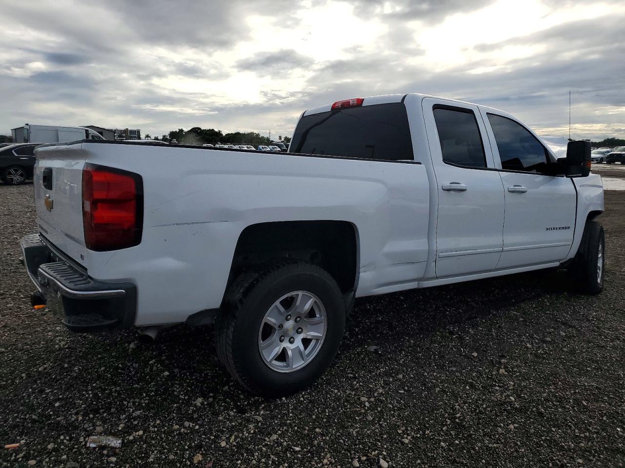 2015 Chevrolet All models VIN 1GCRCRECXFZ404594 photo 3