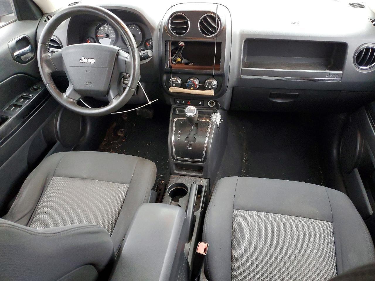 2010 JEEP Patriot VIN 1J4NT1GB4AD643403 photo 8
