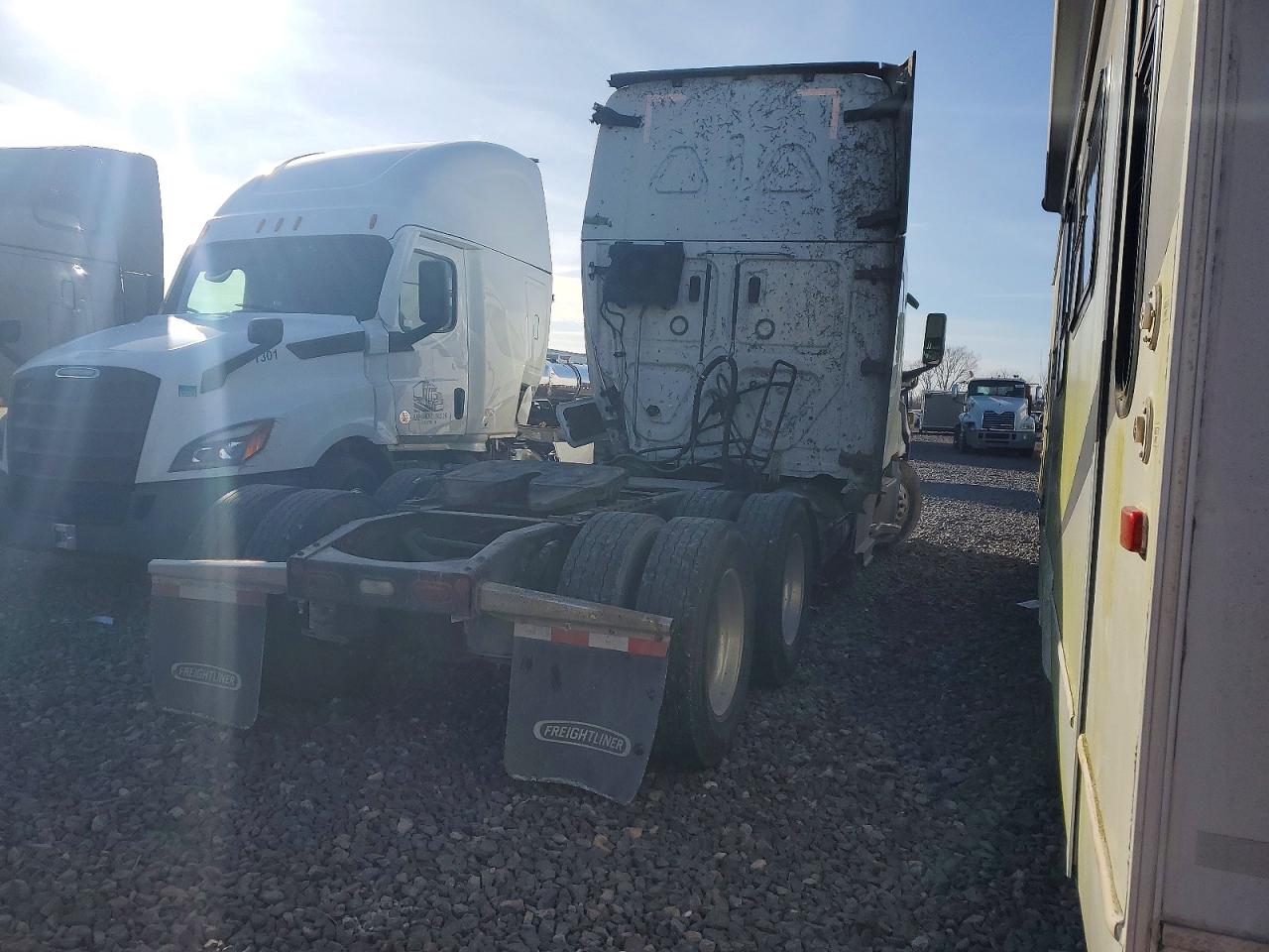 2022 FREIGHTLINER All other VIN 3AKJHHDR3NSNC4732 photo 4