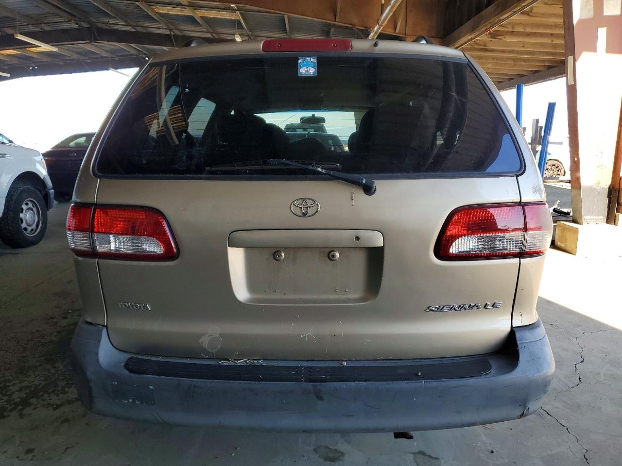 2003 Toyota All models VIN 4T3ZF13C83U543128 photo 6