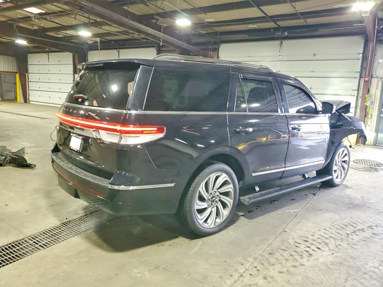 2023 Lincoln Navigator VIN 5LMJJ2LGXPEL13911 photo 3