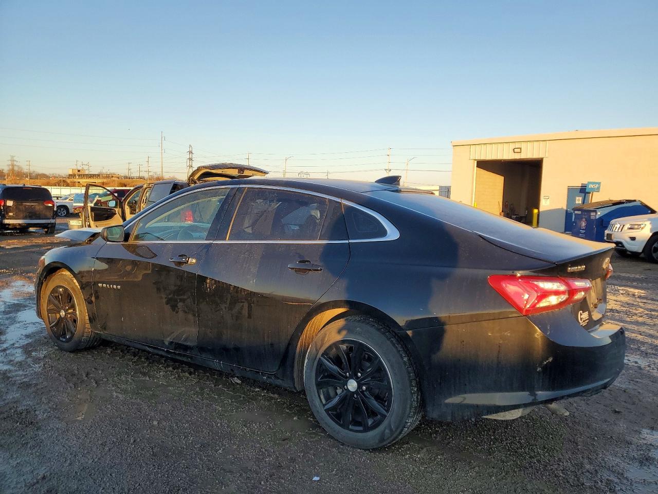 2020 Chev Malibu VIN 1G1ZD5ST6LF025852 photo 2