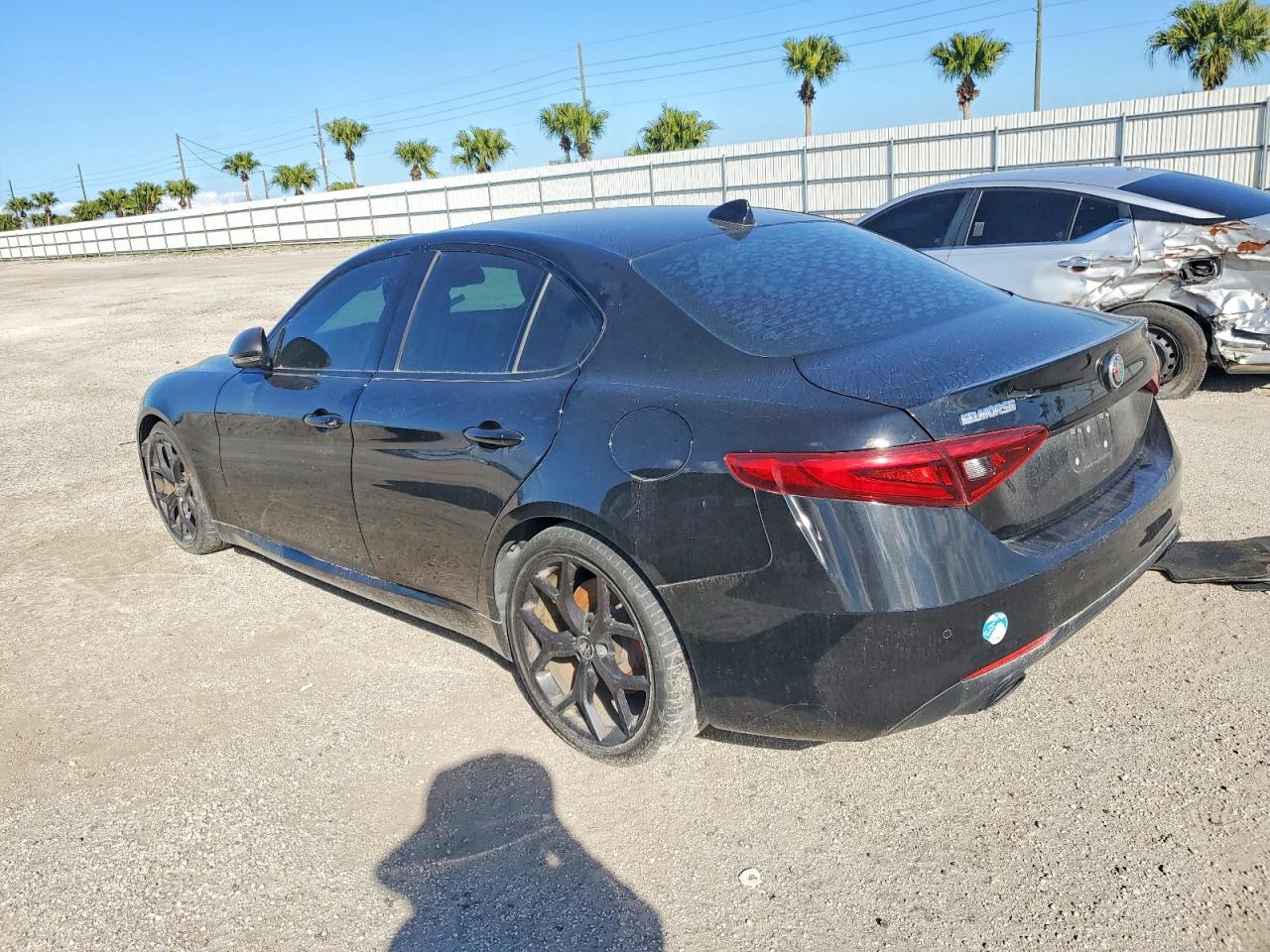 2019 Alfa Giulia VIN ZARFAMAN4K7622772 photo 2