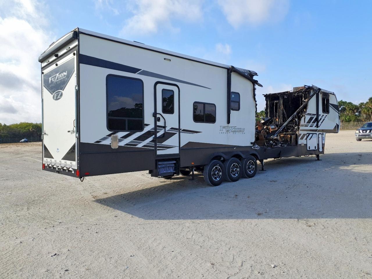 2022 DUTCHMAN Impact VIN 4YDF1PV30NF815447 photo 4