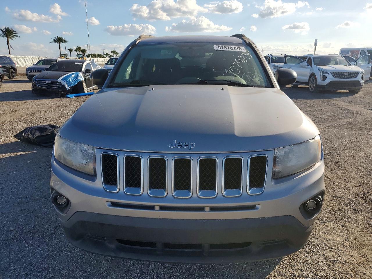 2016 Jeep Compass VIN 1C4NJCBA3GD611556 photo 5