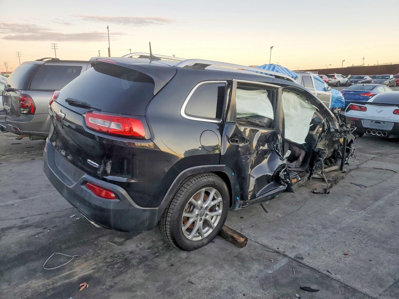 2016 Jeep Grand cher VIN 1C4PJLCS8GW206930 photo 3