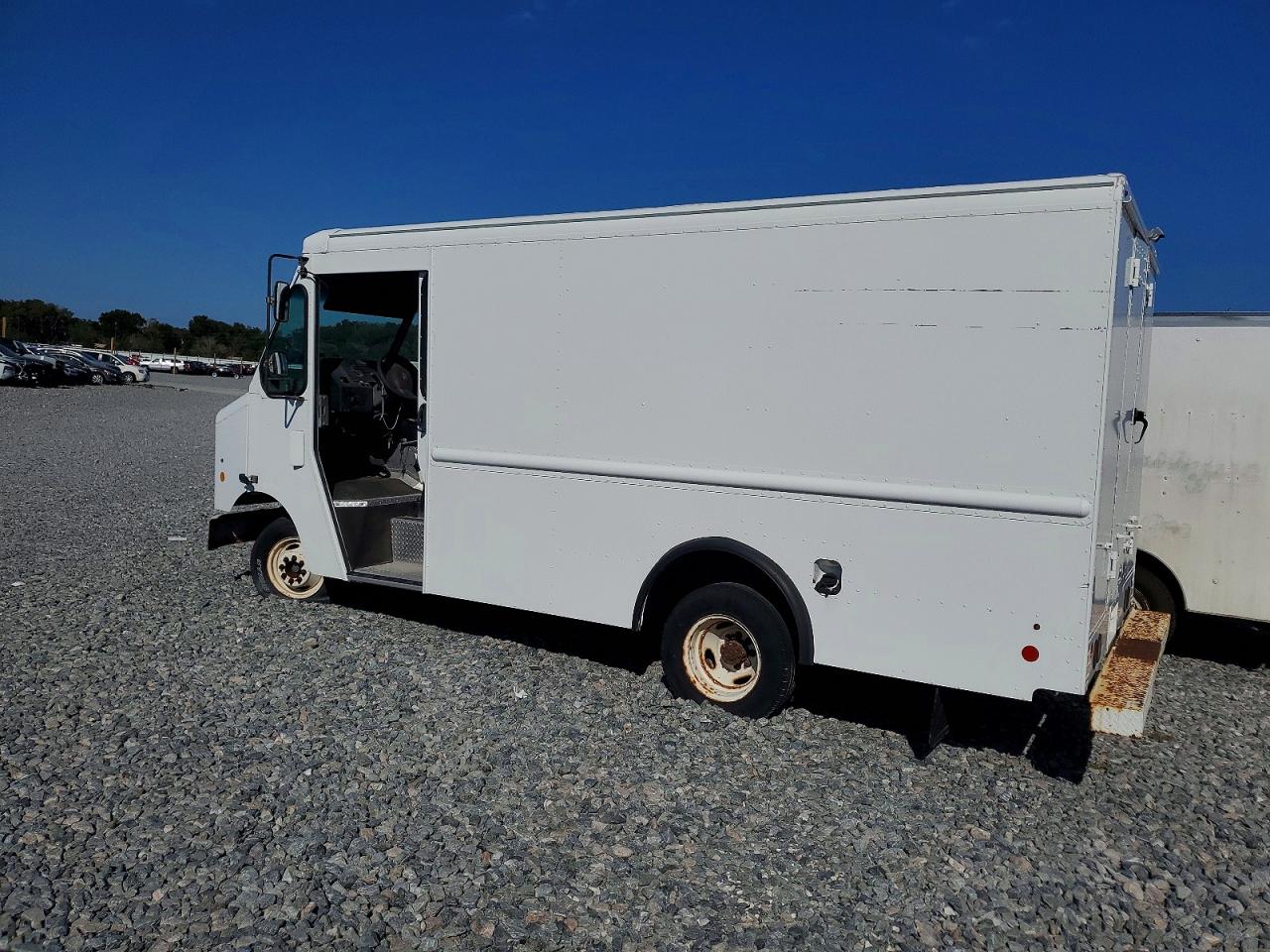 2016 Ford All models VIN 1FC3E3KS7GDC55357 photo 2
