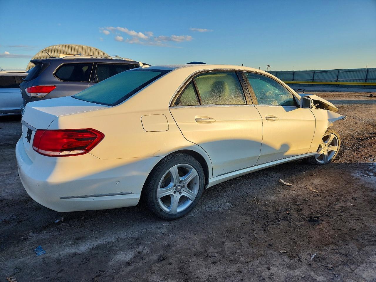 2016 Mercedes-Benz E-class VIN WDDHF5KB1GB263275 photo 3