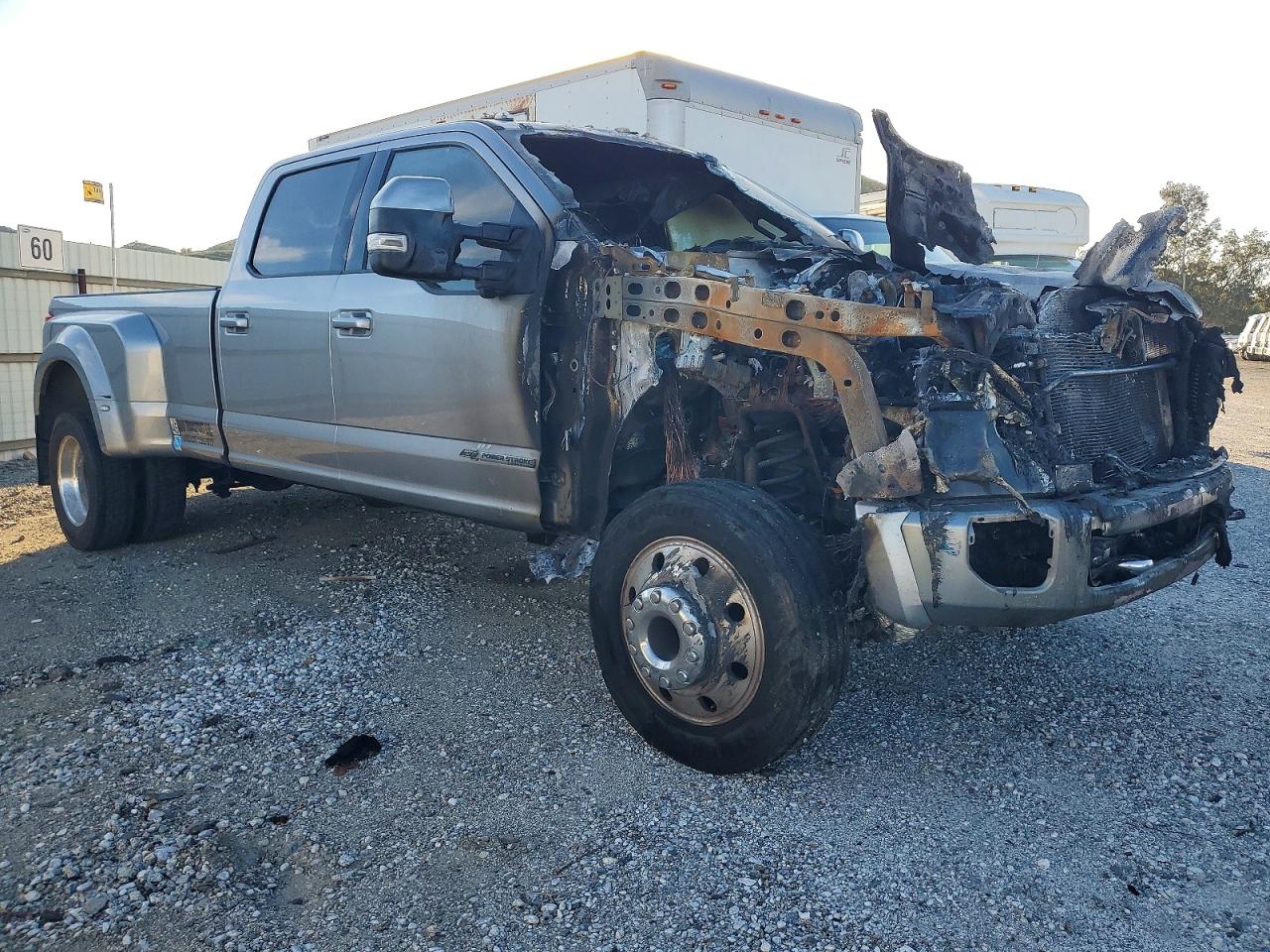 2022 Ford F450 VIN 1FT8W4DT2NED75198 photo 1