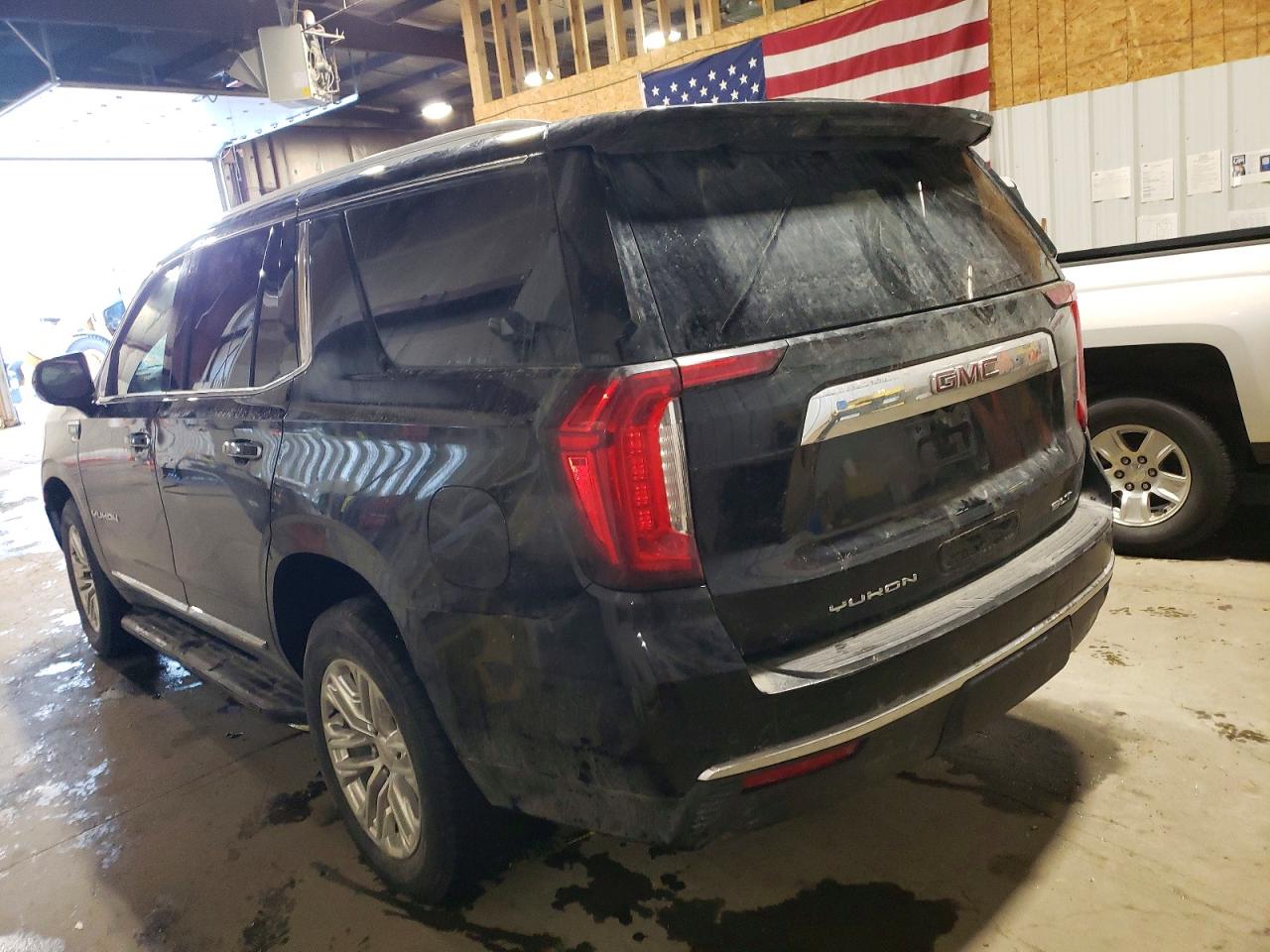 2021 GMC Yukon VIN 1GKS2BKD8MR248713 photo 2