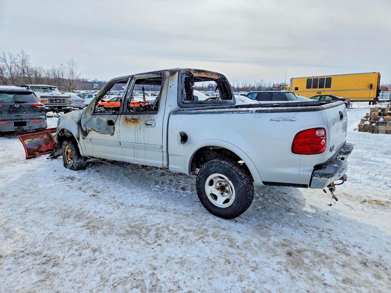 2002 Ford F150 VIN 1FTRW08602KB47764 photo 2