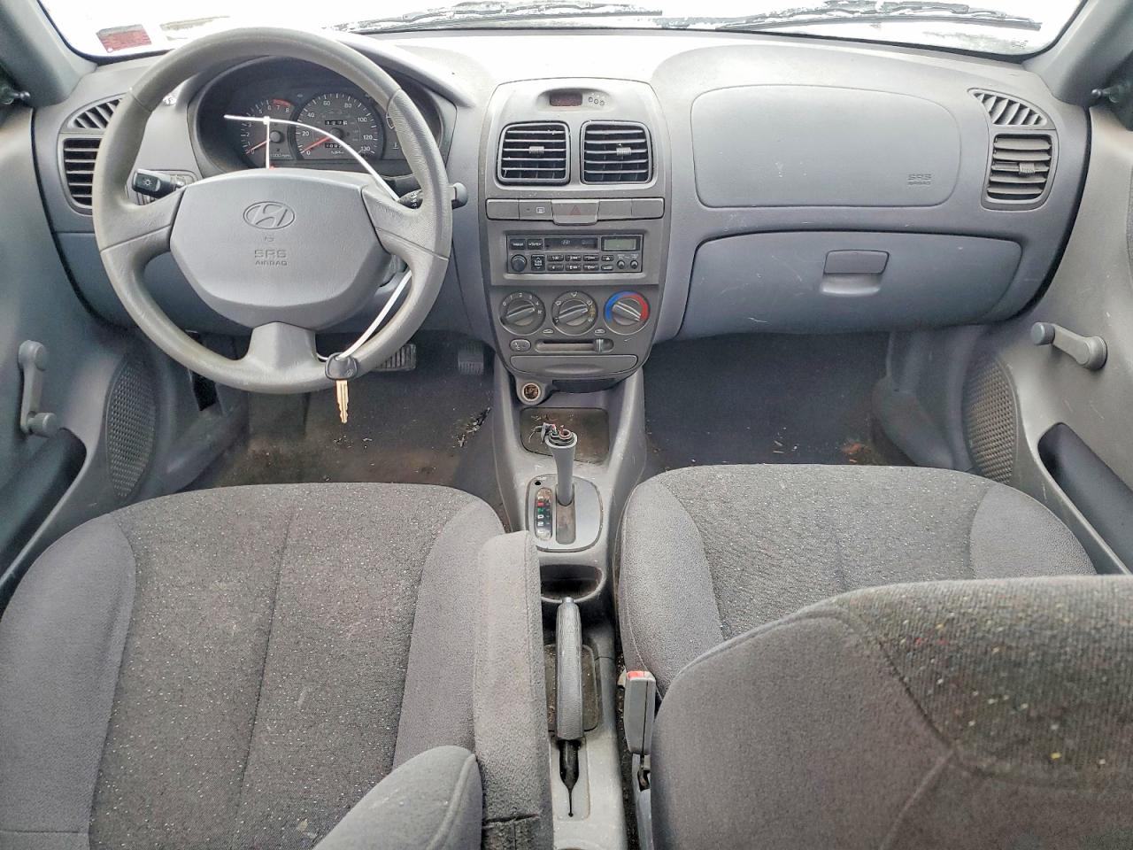 2002 Hyundai Accent VIN KMHCG45C02U325127 photo 8