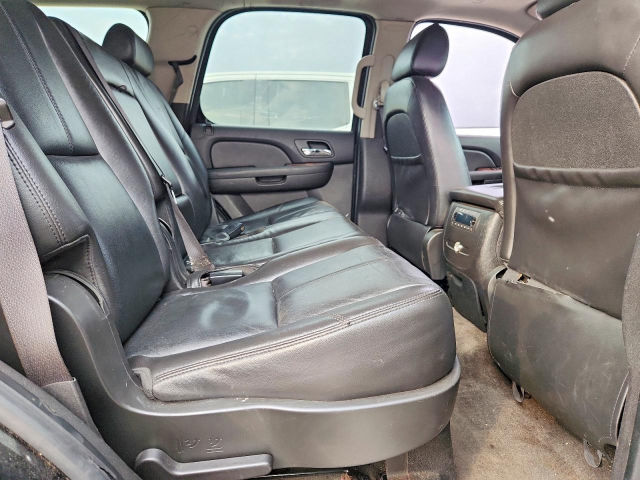 2008 GMC Yukon VIN 1GKFC13548R250030 photo 11