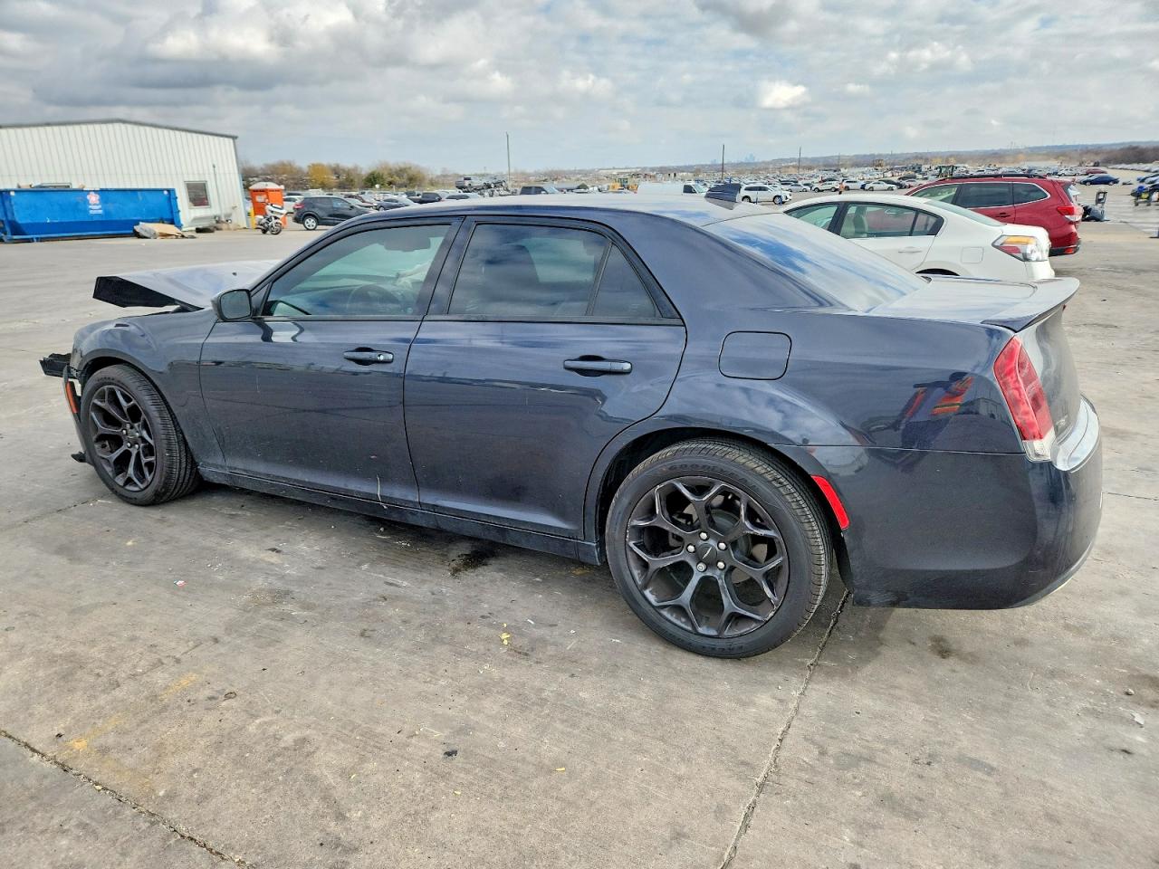 2019 Chrysler 300 VIN 2C3CCABG7KH537827 photo 2