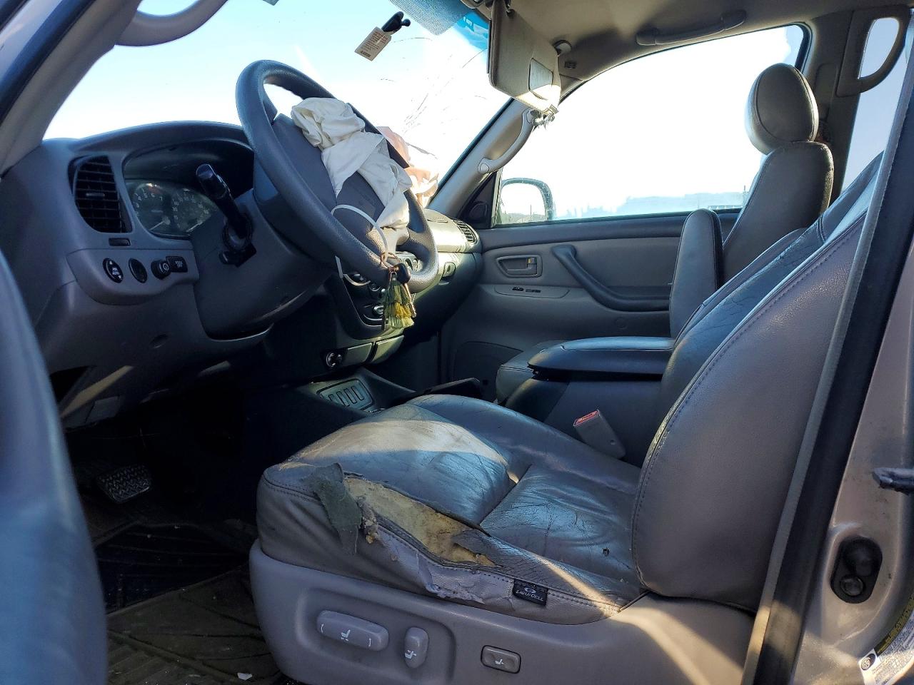 2005 Toyota Sequoia VIN 5TDZT34A85S244552 photo 7