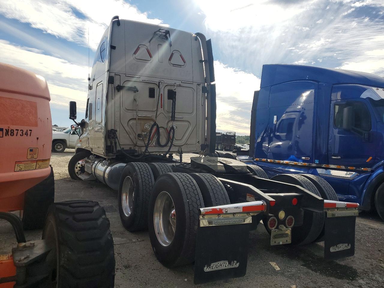 2009 FREIGHTLINER All models VIN 1FUJGLDR29LAL8539 photo 3