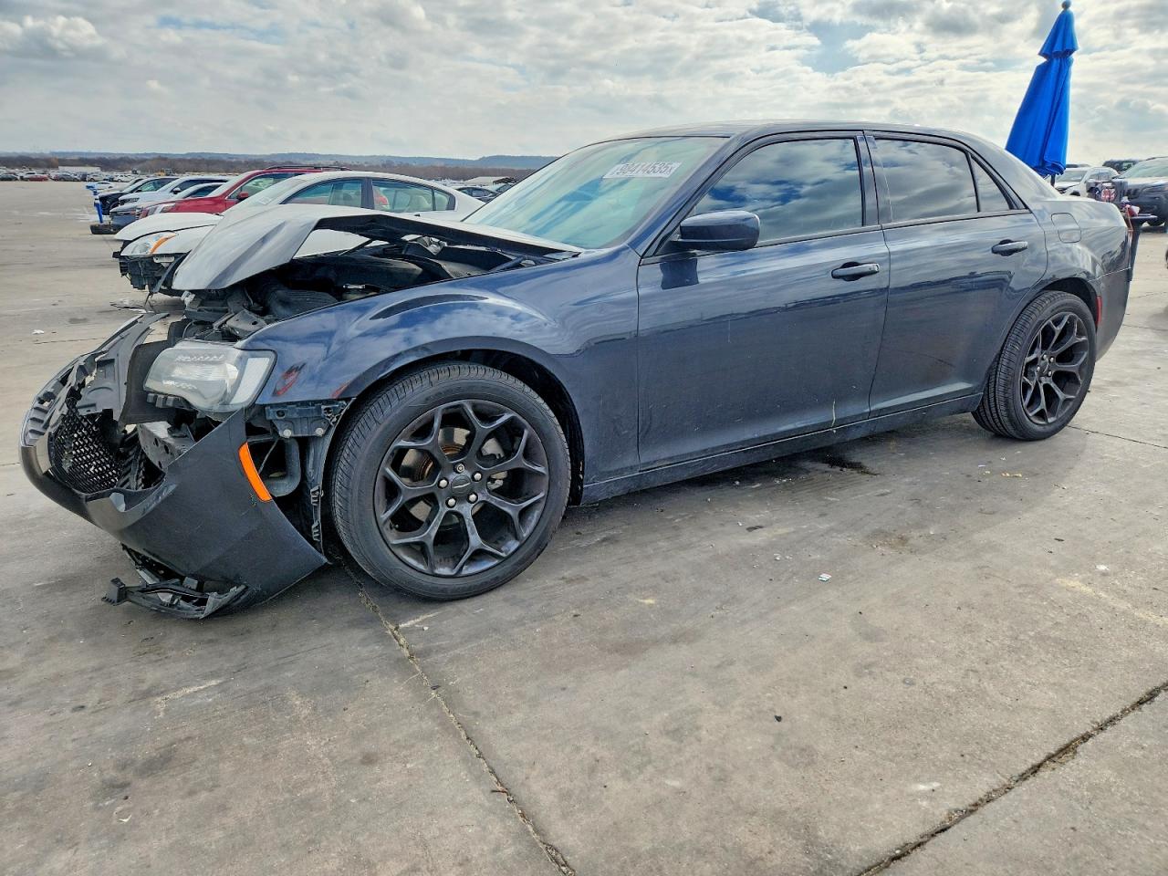 2019 Chrysler 300 VIN 2C3CCABG7KH537827 photo 1