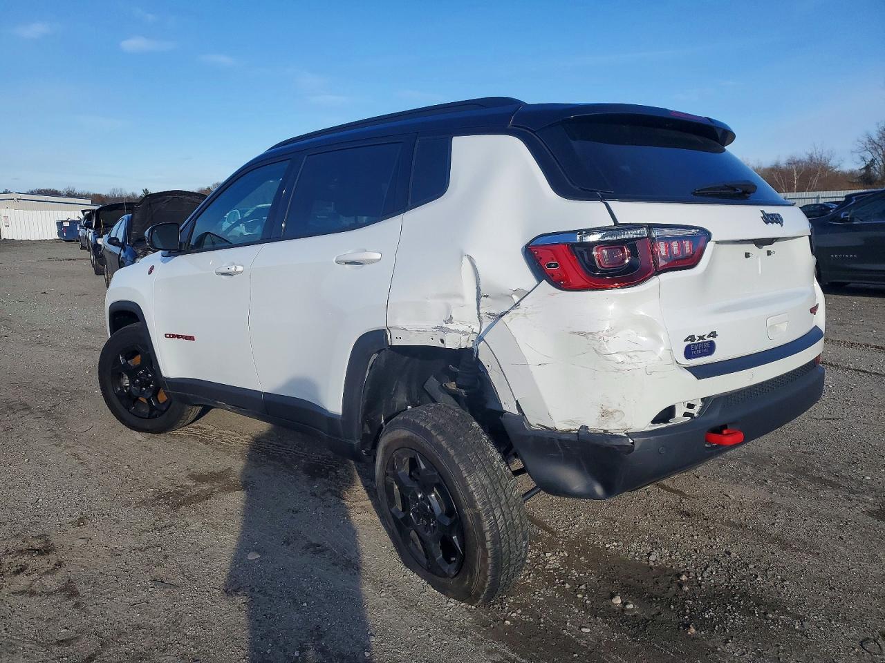2024 Jeep Compass VIN 3C4NJDDN5RT609987 photo 2