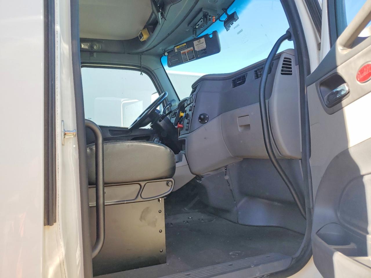 2017 PETERBILT All models VIN 1NPBAH8XXHD421470 photo 5