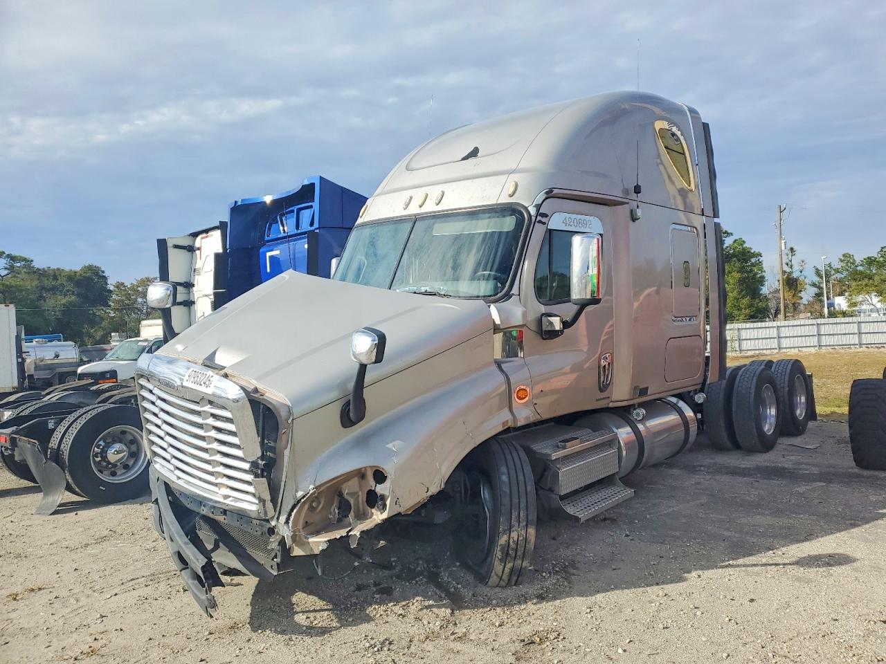2009 FREIGHTLINER All models VIN 1FUJGLDR29LAL8539 photo 2