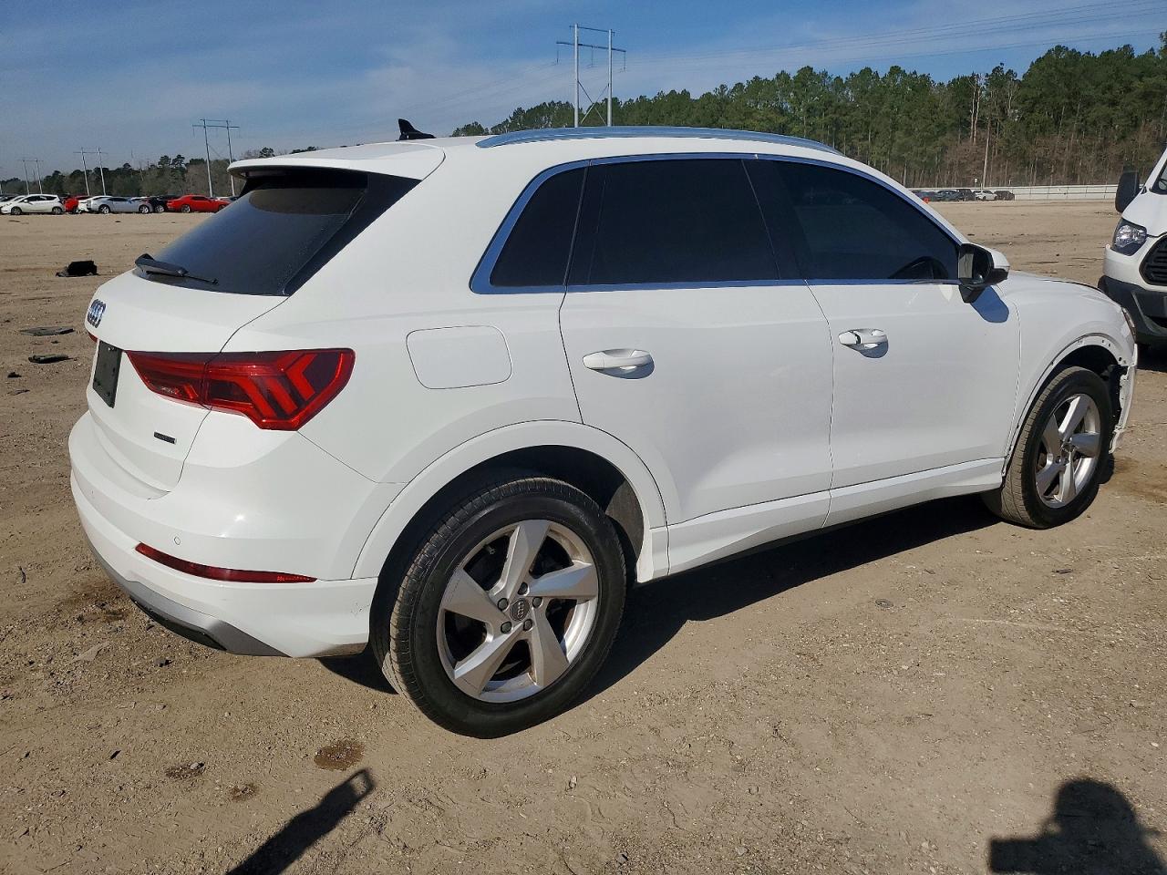 2020 Audi Q3 VIN WA1AECF39L1041664 photo 3